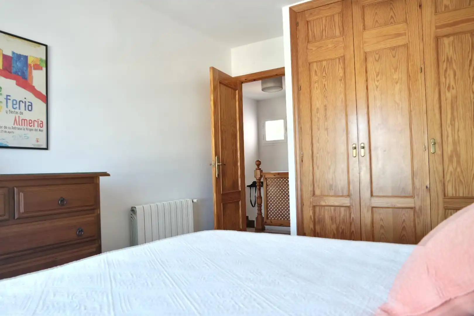 Schlafzimmer von Haus zum Verkauf in Sanlúcar de Barrameda mit Klimaanlage, Heizung und Privatgarten