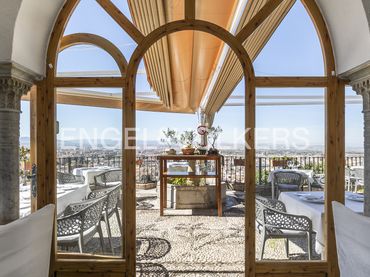 Villa con balcone in vendita a Centro