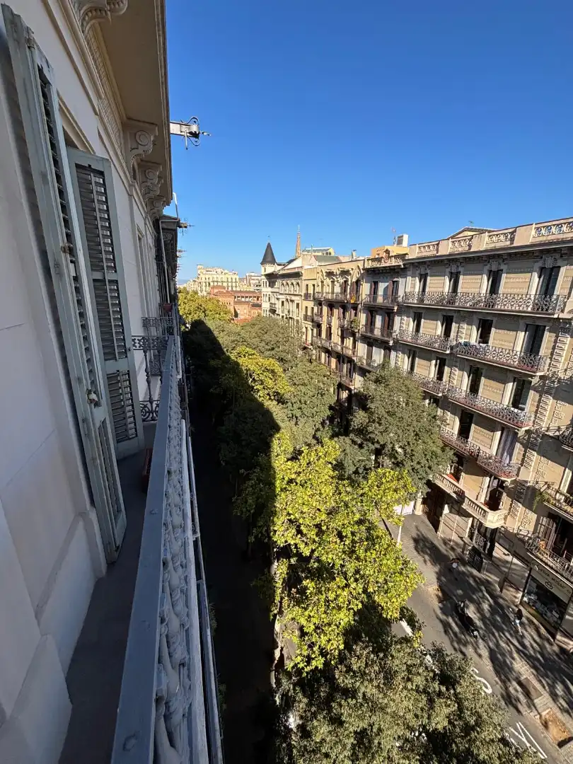 Vista exterior de Pis en venda en Barcelona amb Terrassa i Balcó