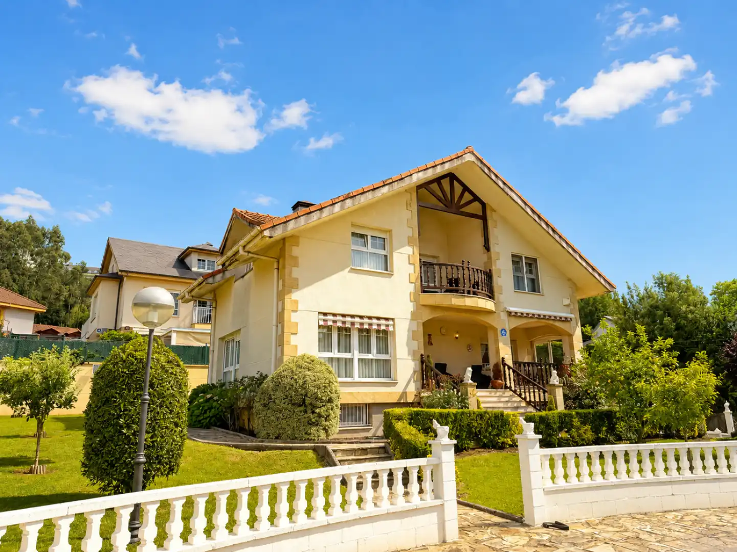 Außenansicht von Haus oder Chalet zum Verkauf in Piélagos mit Heizung, Privatgarten und Terrasse