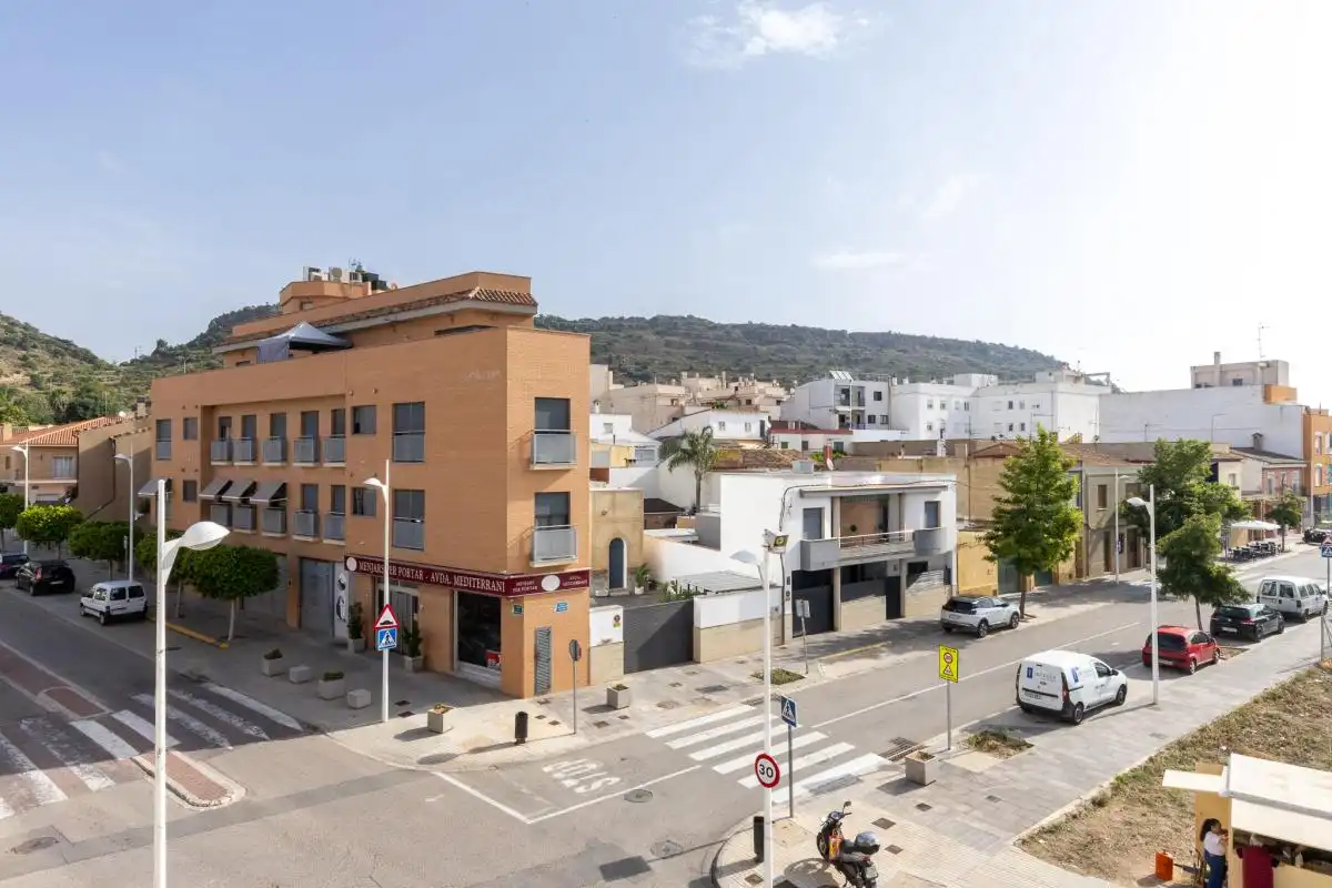 Außenansicht von Wohnung zum Verkauf in Montserrat mit Klimaanlage und Heizung