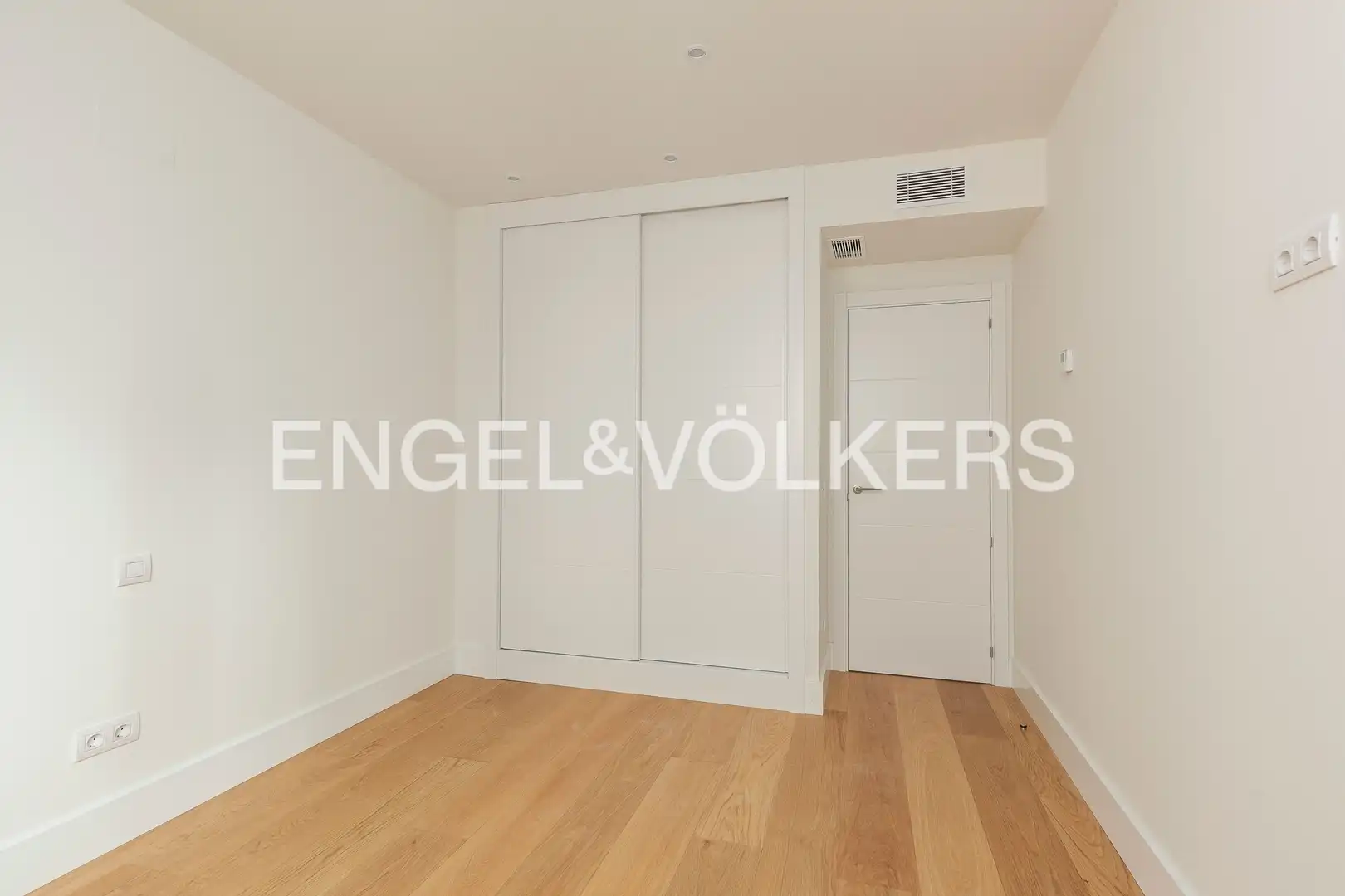 Habitación de Piso de alquiler en Madrid con Aire acondicionado, Calefacción y Jardín privado