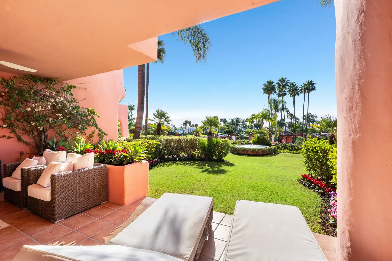 Garten von Erdgeschoss zur Miete in Estepona mit Klimaanlage, Terrasse und Schwimmbad