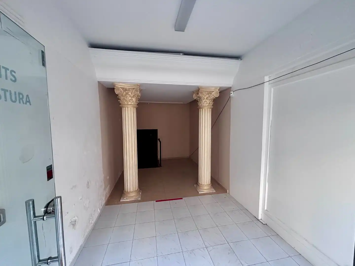Local comercial de lloguer a sant sebastia 68, imagen 2