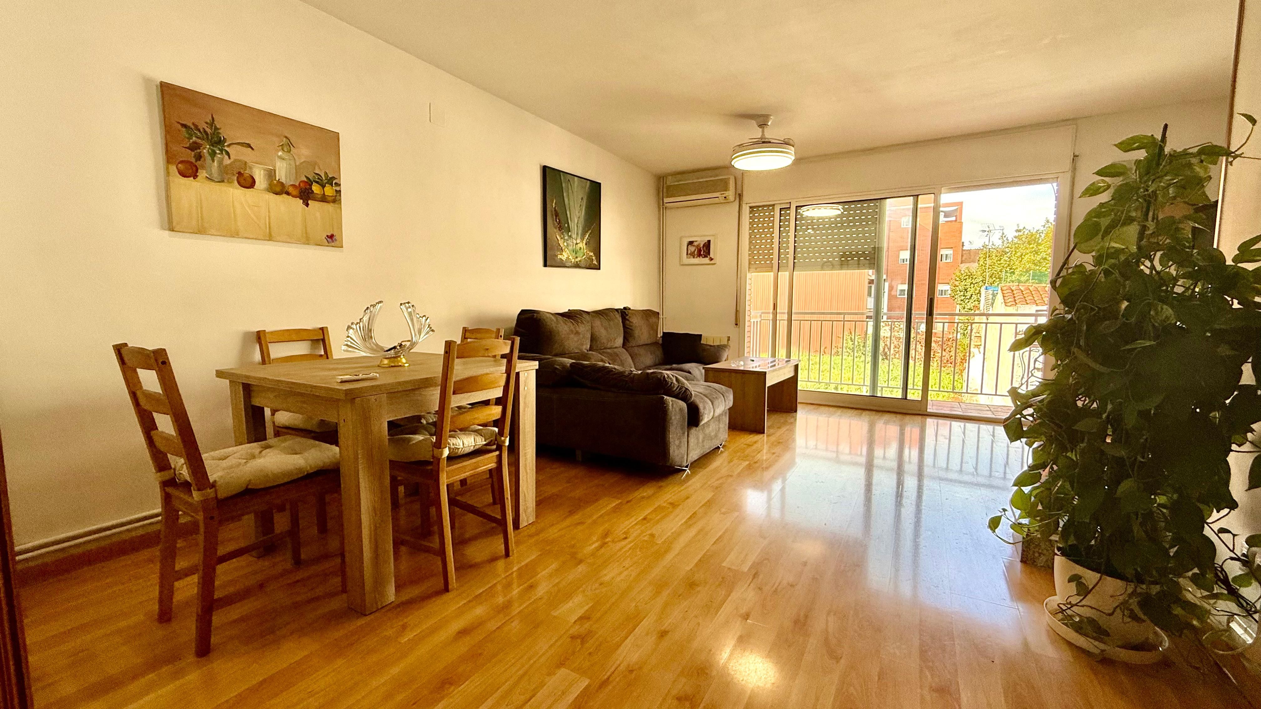 Sala d'estar de Casa o xalet en venda en Sant Adrià de Besòs amb Terrassa