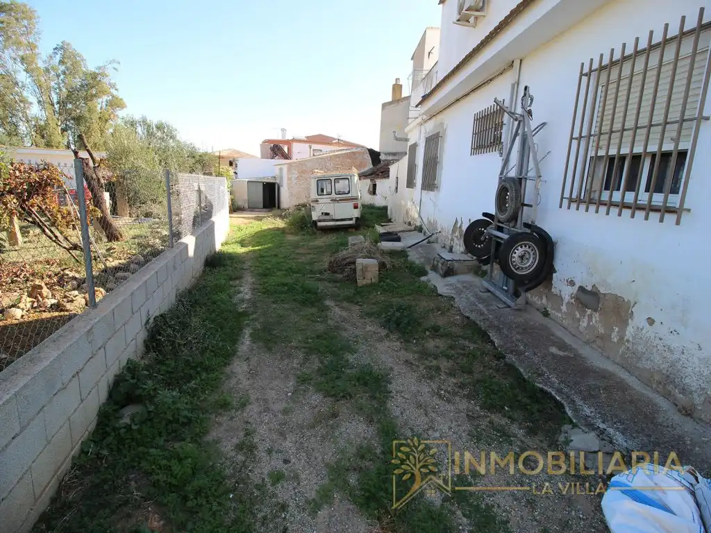 Vista exterior de Casa o xalet en venda en Alhaurín de la Torre amb Jardí privat, Terrassa i Moblat