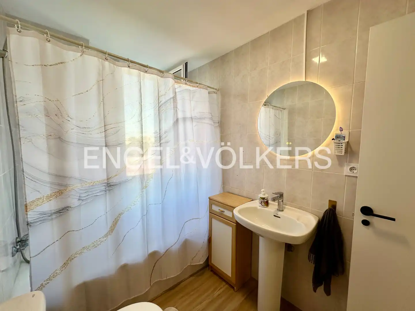 Badezimmer von Wohnung zur Miete in Valencia mit Klimaanlage, Heizung und Möbliert