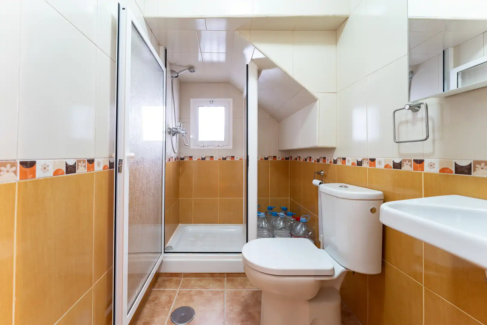 Badezimmer von Einfamilien-Reihenhaus zum Verkauf in Sayalonga mit Terrasse und Balkon