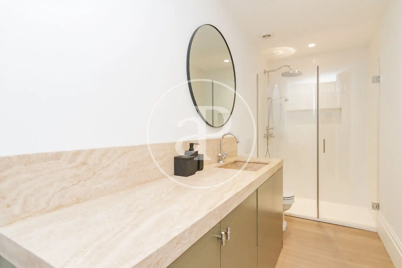 Badezimmer von Wohnung zum Verkauf in Madrid mit Klimaanlage, Heizung und Balkon