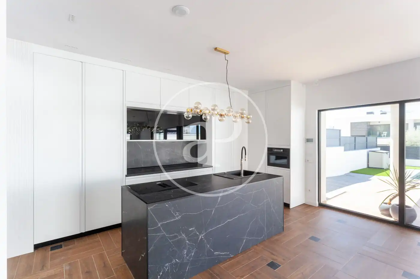 Casa aparellada amb piscina en venda a C. Tallín, imagen 18
