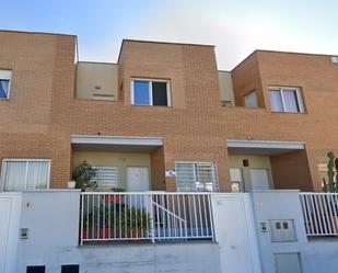 Exterior view of Single-family semi-detached for sale in Guardamar de la Safor  with Air Conditioner and Terrace