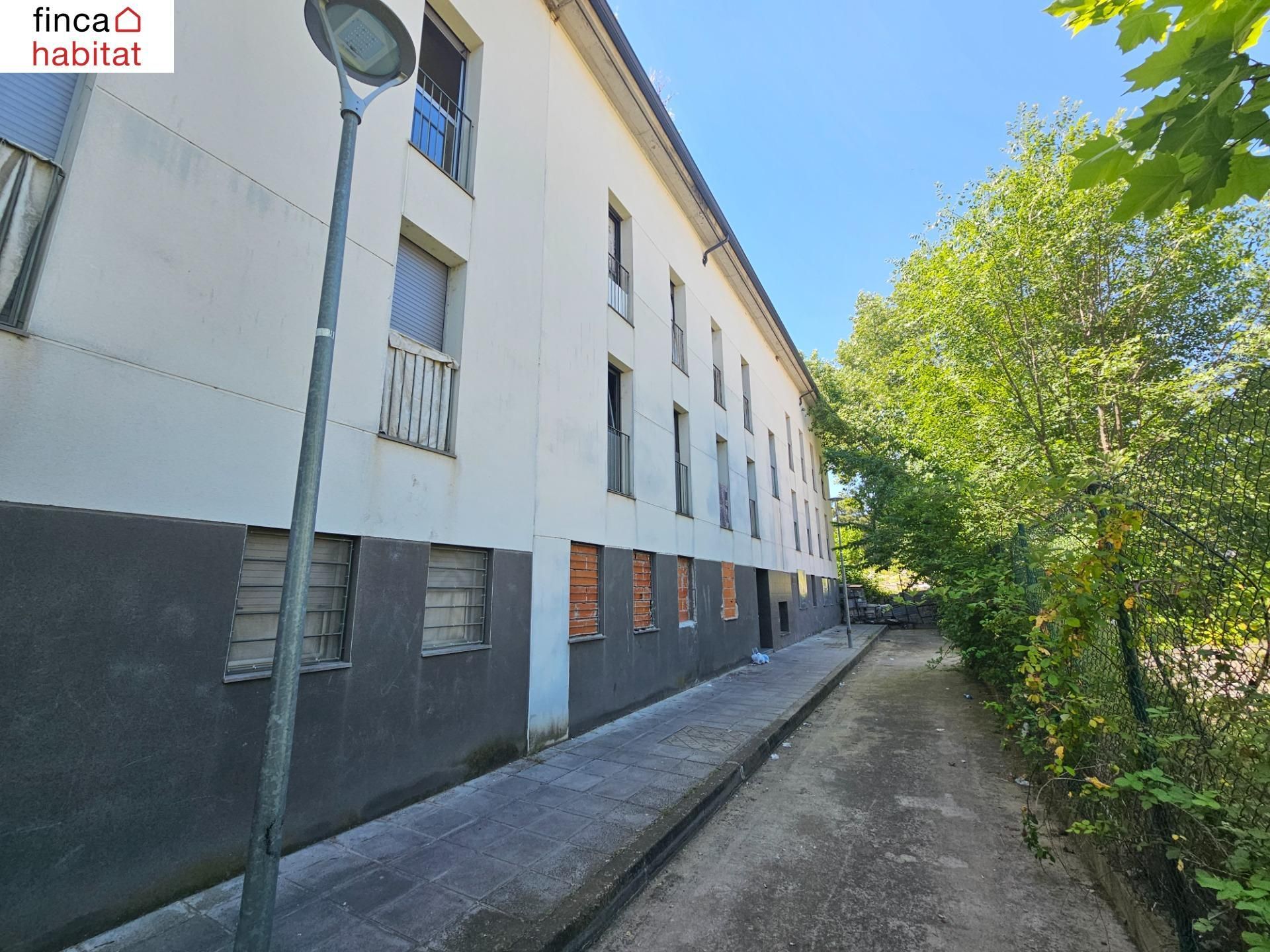 Vista exterior de Pis en venda en Santa Coloma de Farners amb Parquet i Terrassa