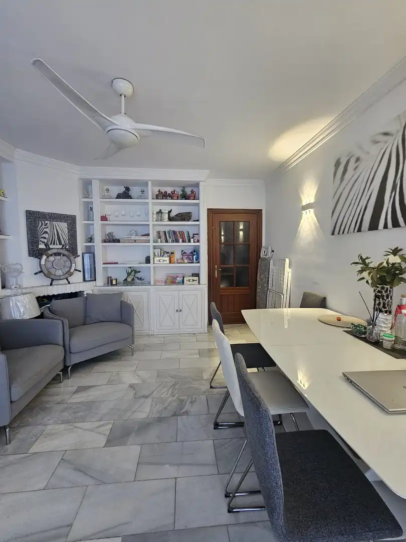 Sala d'estar de Apartament en venda en Marbella amb Terrassa, Traster i Moblat
