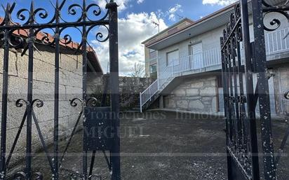 Vista exterior de Casa o xalet en venda en Cualedro amb Balcó