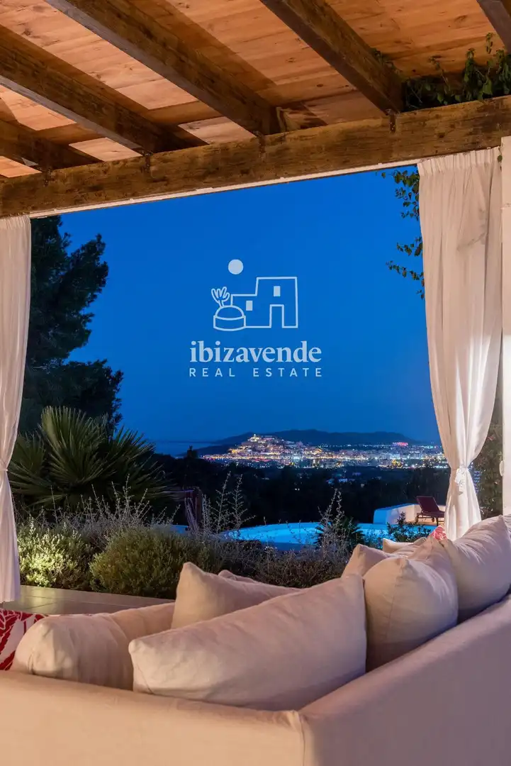 Vista exterior de Casa o chalet de alquiler en Santa Eulària des Riu con Aire acondicionado, Calefacción y Terraza