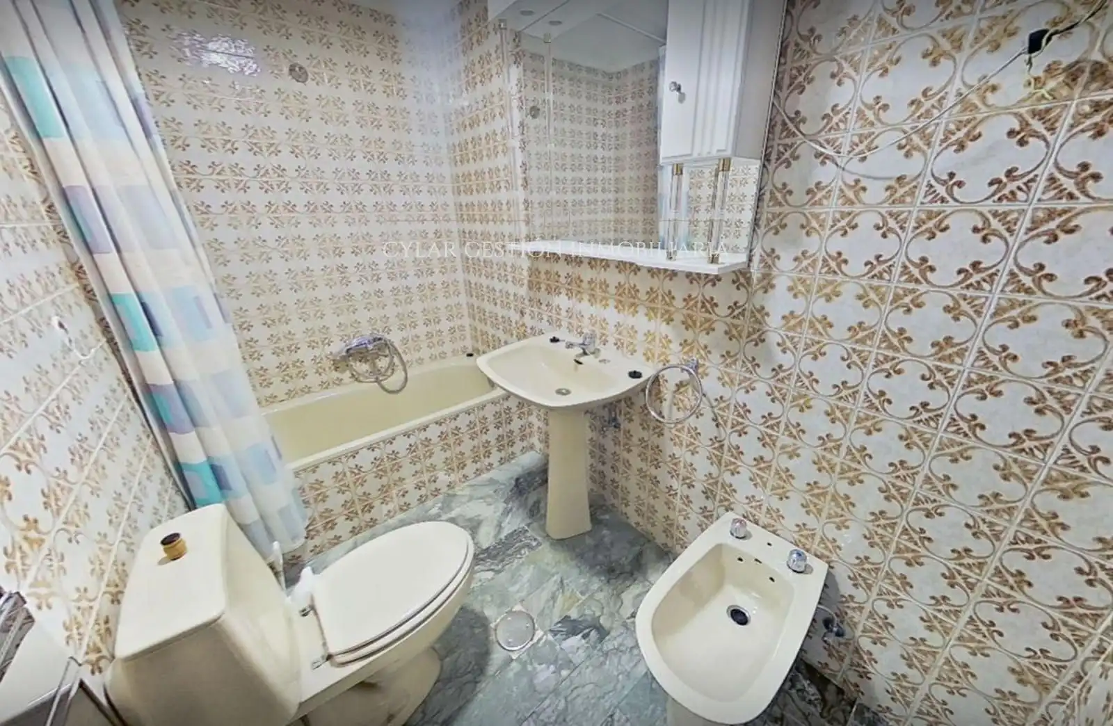 Baño de Piso en venta en Salamanca con Calefacción, Terraza y Piscina