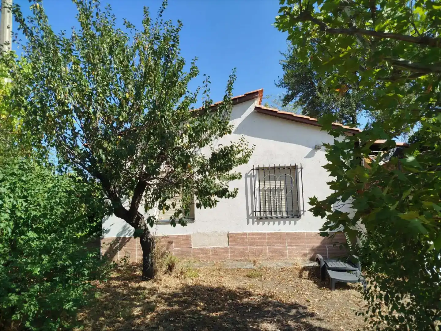 Vista exterior de Finca rústica en venda en Garrafe de Torío amb Jardí privat, Parquet i Moblat