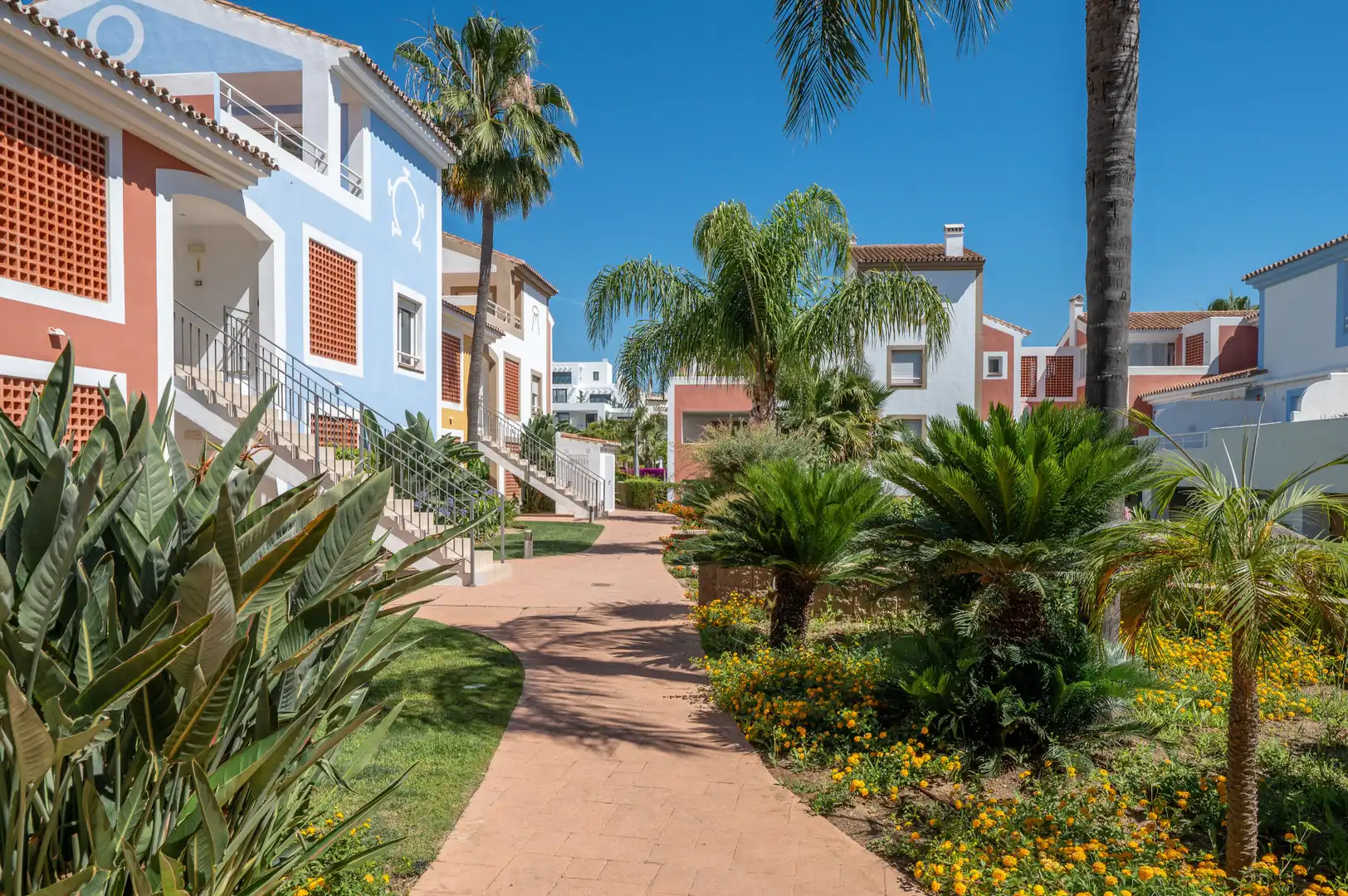 Vista exterior de Àtic en venda en Estepona amb Aire condicionat, Terrassa i Traster
