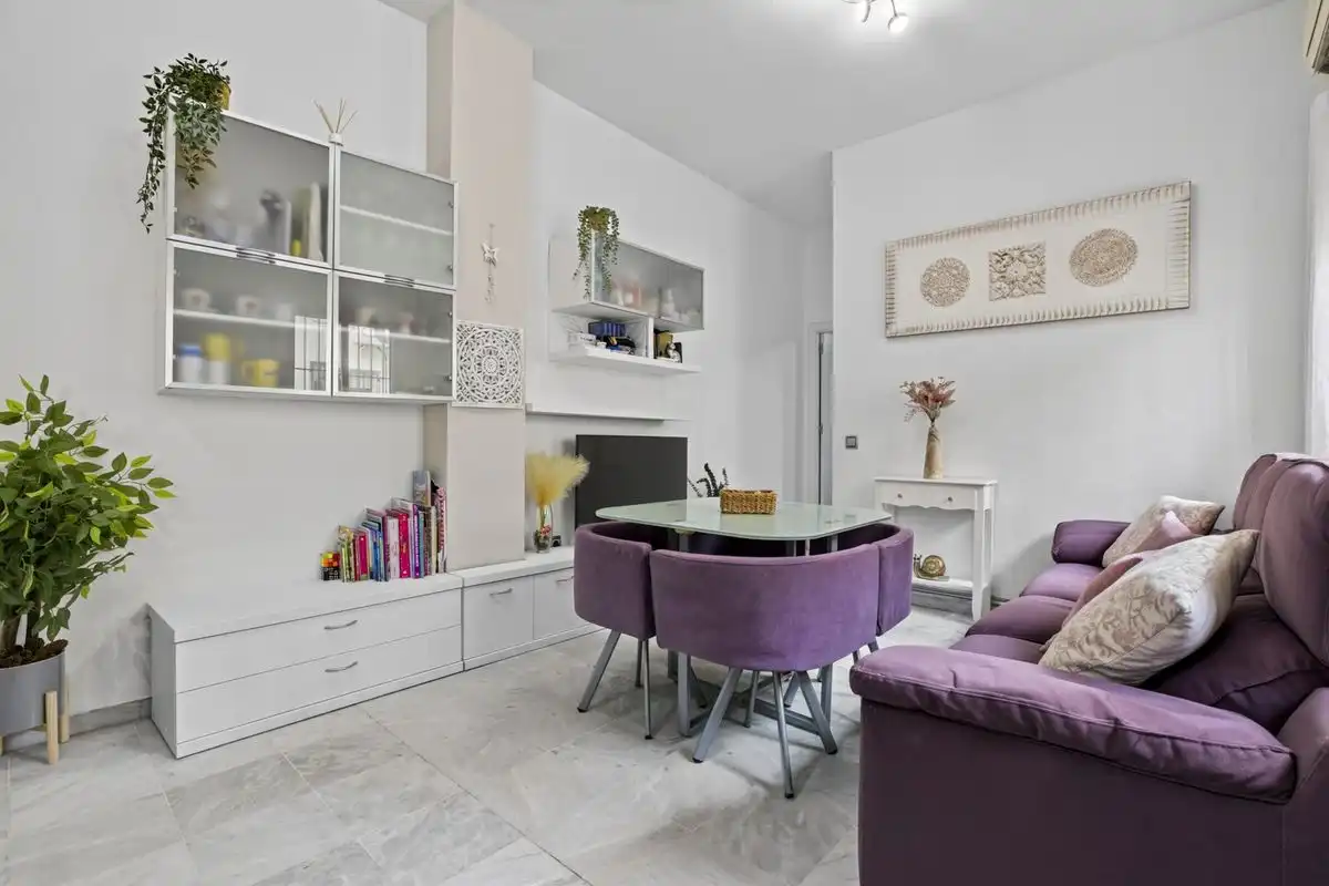 Living room of Flat for sale in Sevilla  with Air Conditioner, Heating and Furnished