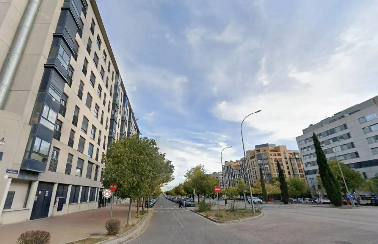 Vista exterior de Piso en venta en Madrid con Piscina comunitaria