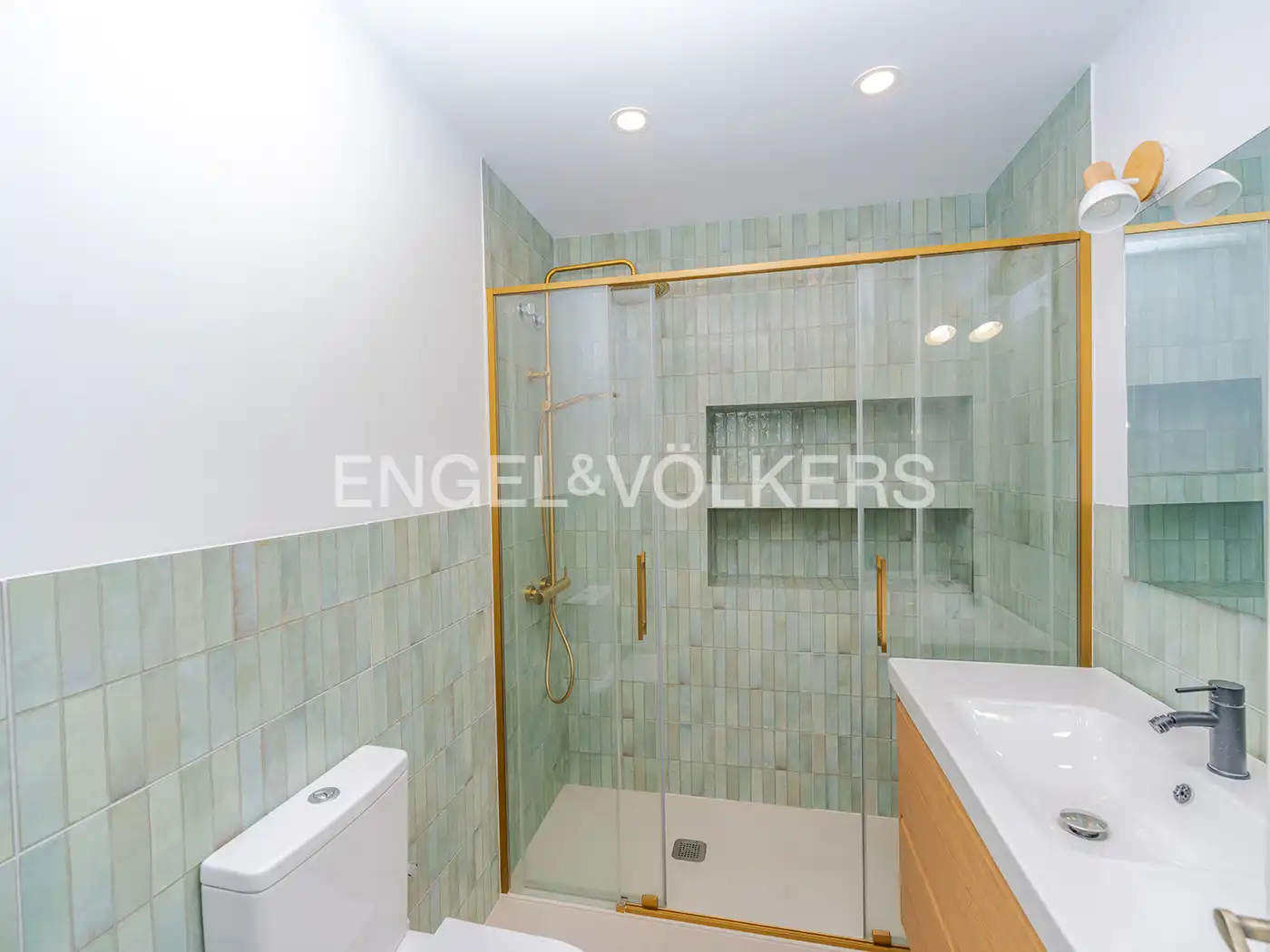 Baño de Piso en venta en Alicante / Alacant con Aire acondicionado y Calefacción