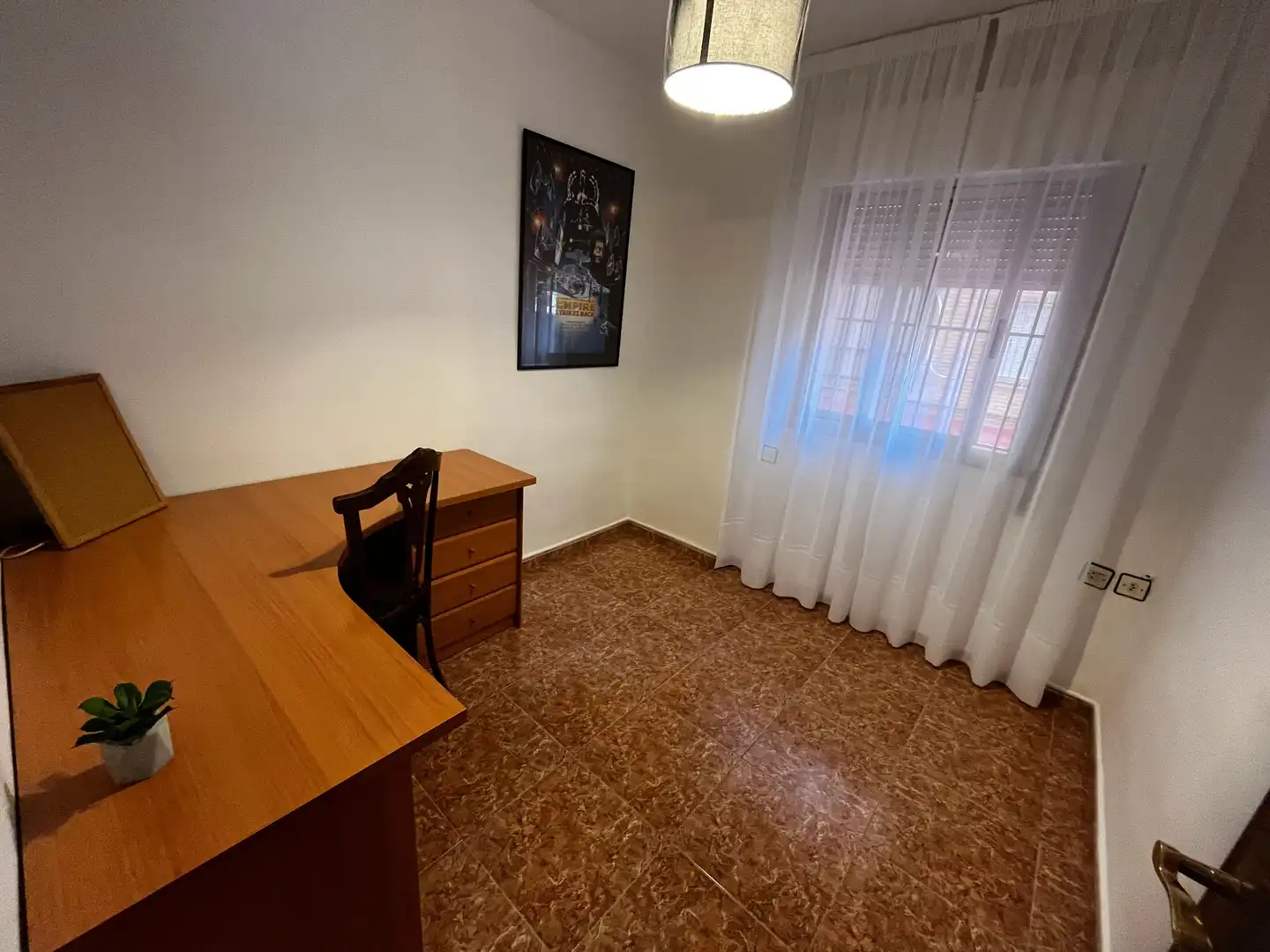 Habitación de Piso de alquiler en Granada con Aire acondicionado, Terraza y Amueblado