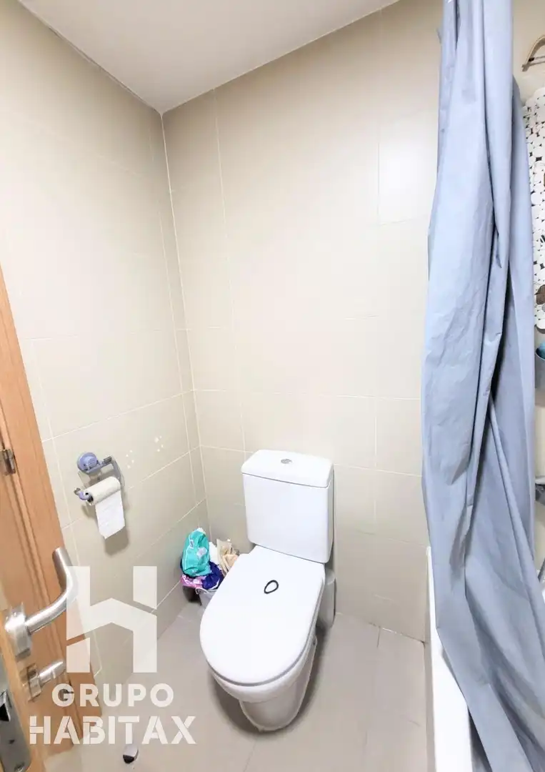 Bathroom of Duplexes for sale in Santa Coloma de Gramenet