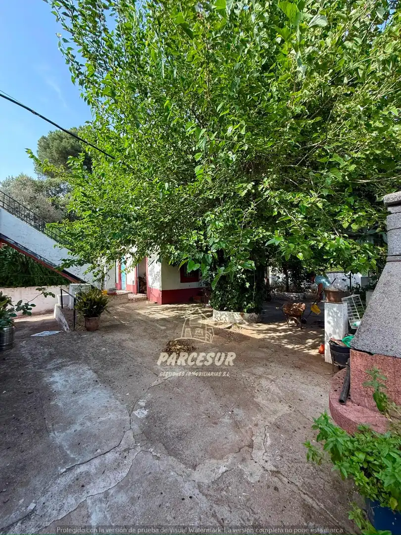 Vista exterior de Casa o xalet en venda en Córdoba amb Traster i Piscina