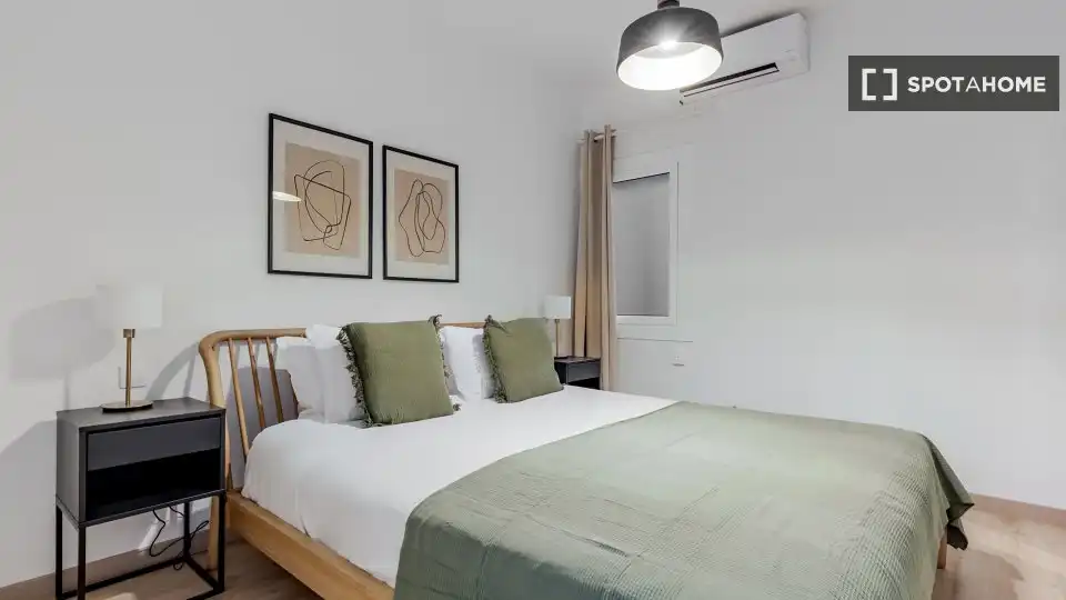 Dormitori de Apartament per a compartir en Barcelona amb Aire condicionat, Calefacció i Terrassa