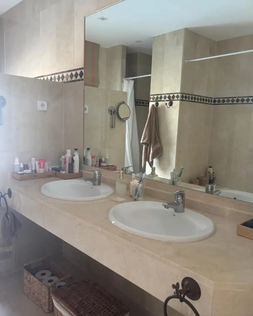 Bany de Apartament de lloguer en Marbella amb Calefacció, Jardí privat i Terrassa