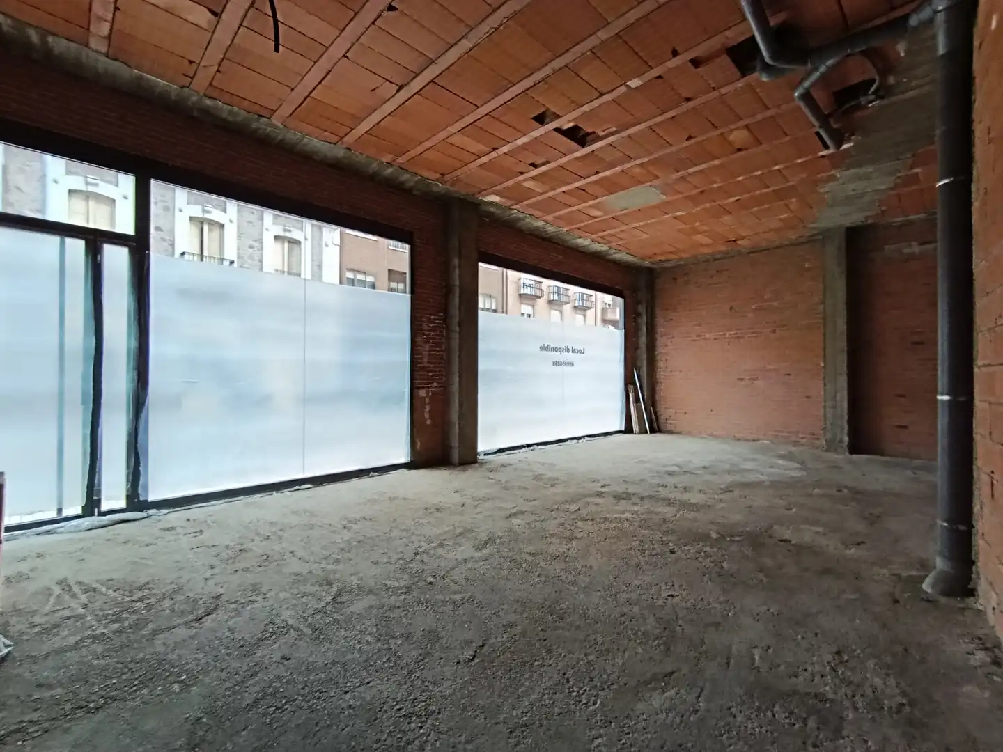 Local comercial de lloguer a Avenida el Ferial 2