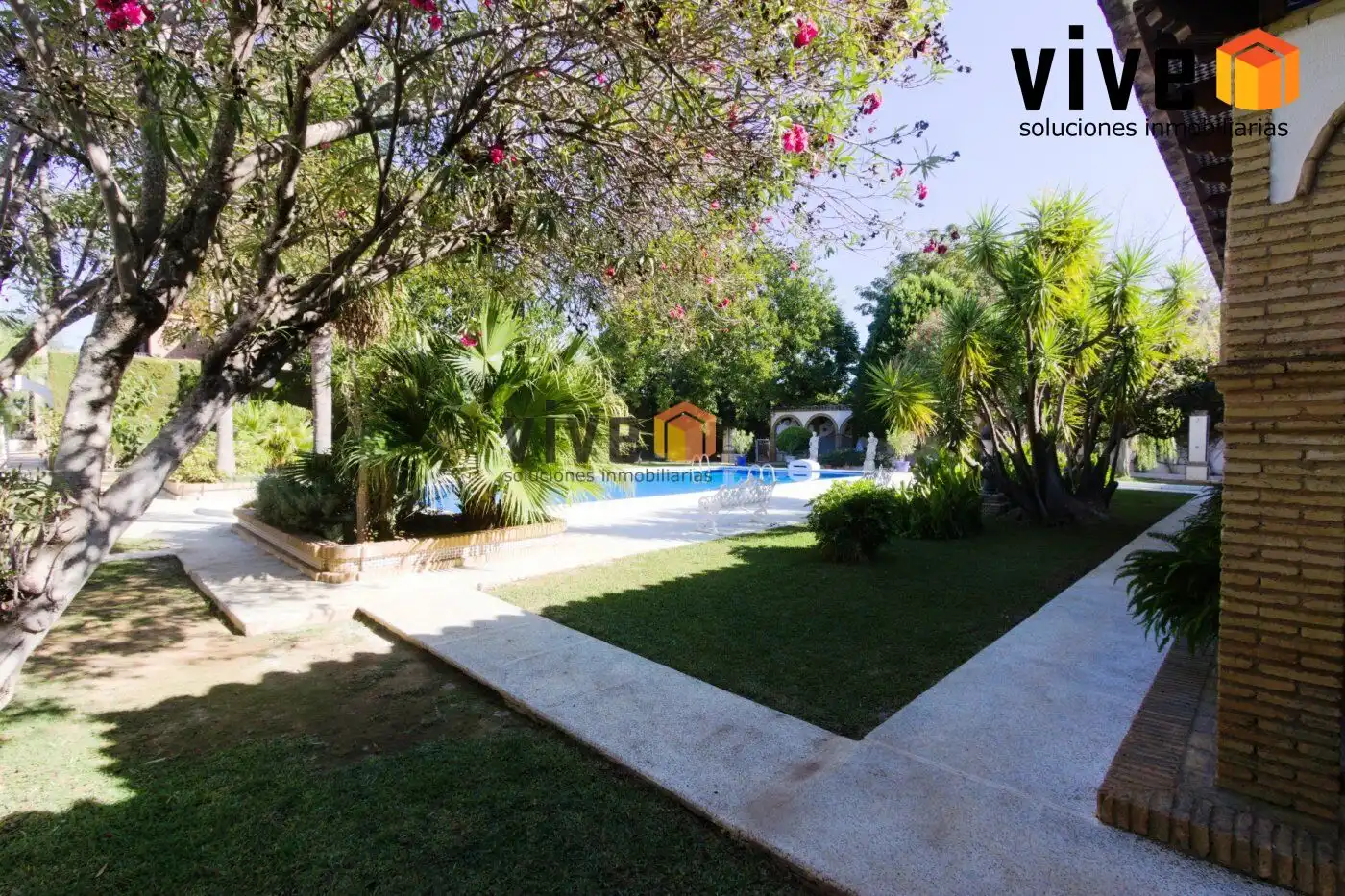 Garden of Houses for sale in Espartinas  with Air Conditioner, Heating and Terrace