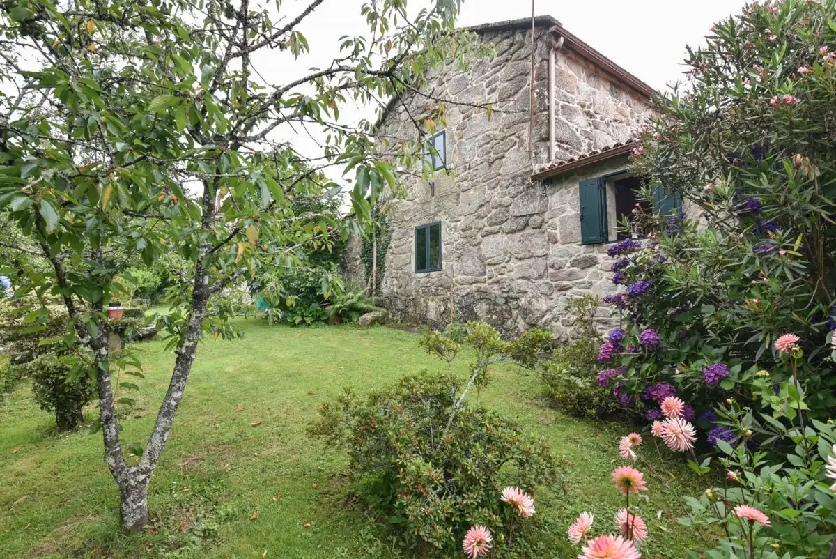 Jardí de Casa o xalet en venda en Mondariz amb Jardí privat, Terrassa i Traster