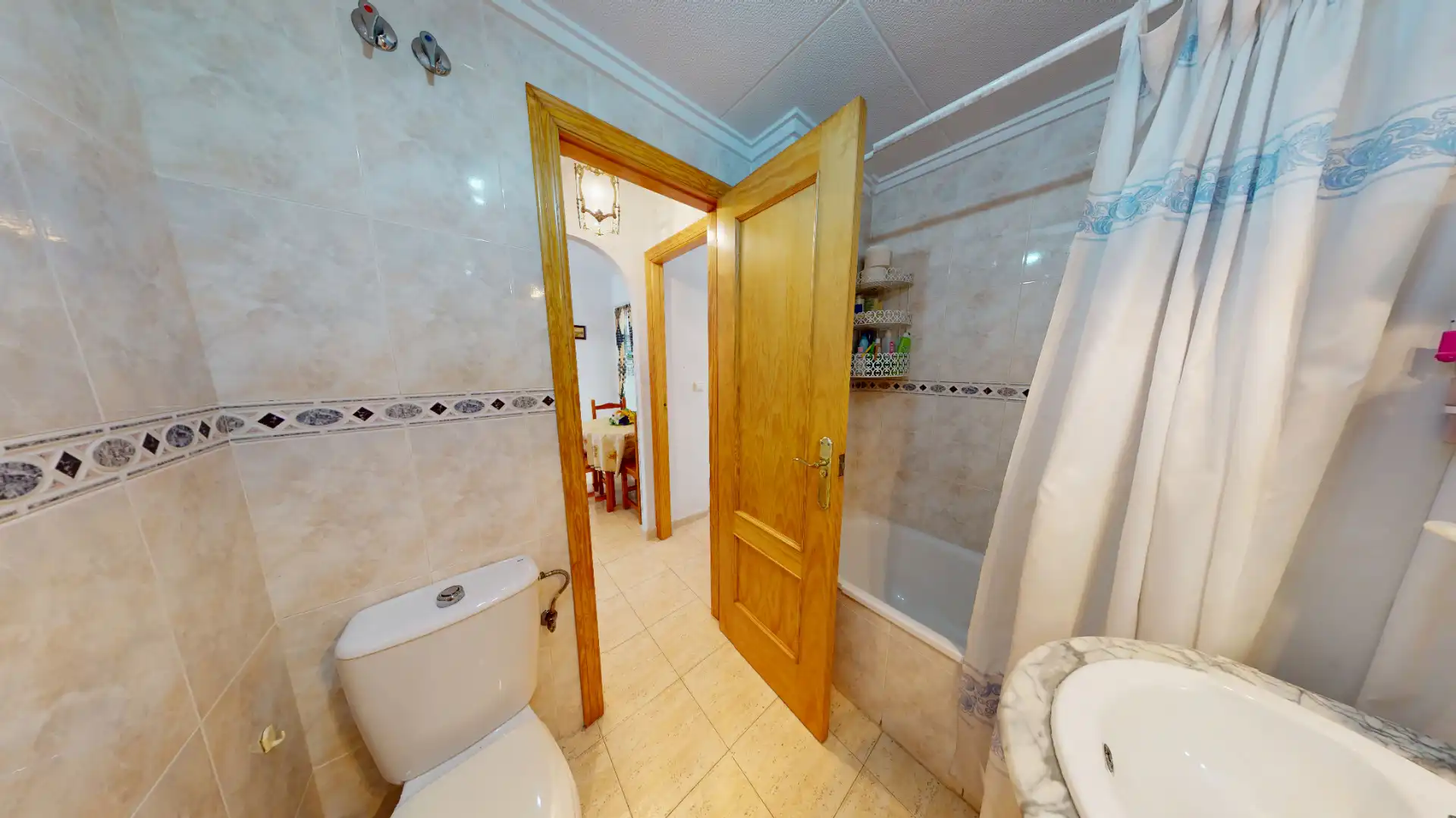 Badezimmer von Wohnung zum Verkauf in Torrevieja mit Klimaanlage, Heizung und Möbliert