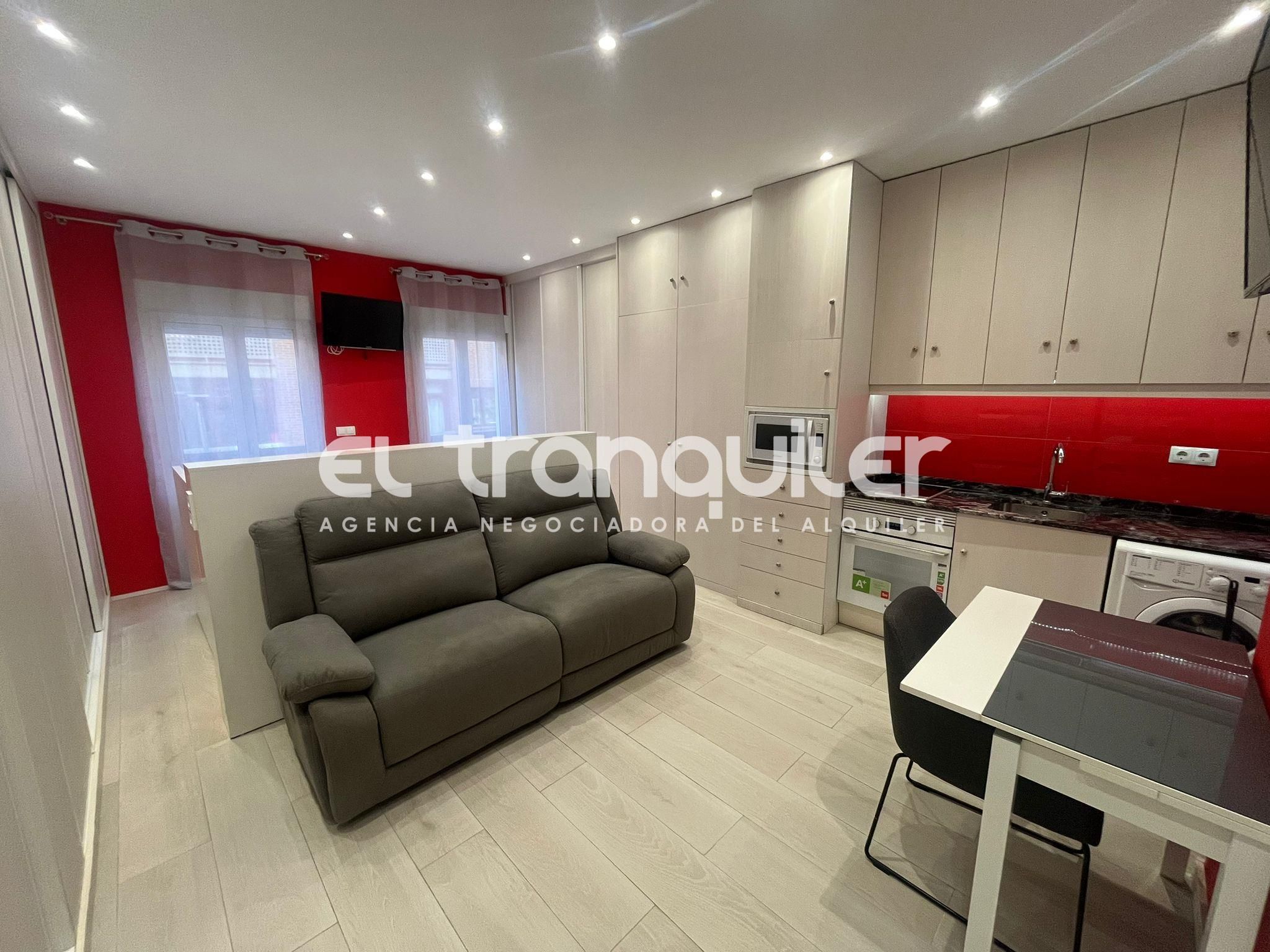 Living room of Study to rent in  Madrid Capital  with Air Conditioner, Furnished and Washing machine