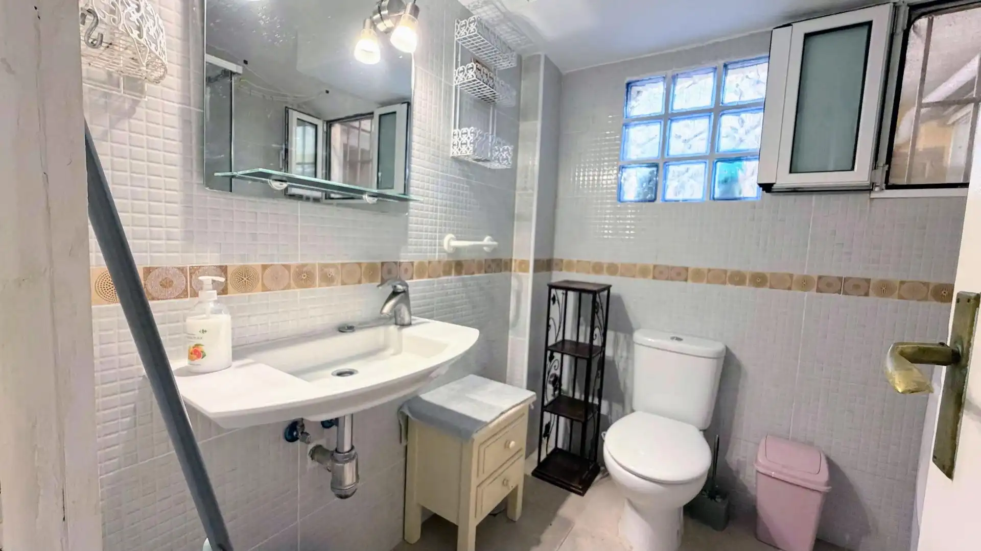 Badezimmer von Wohnung zum Verkauf in Torremolinos mit Klimaanlage, Heizung und Privatgarten