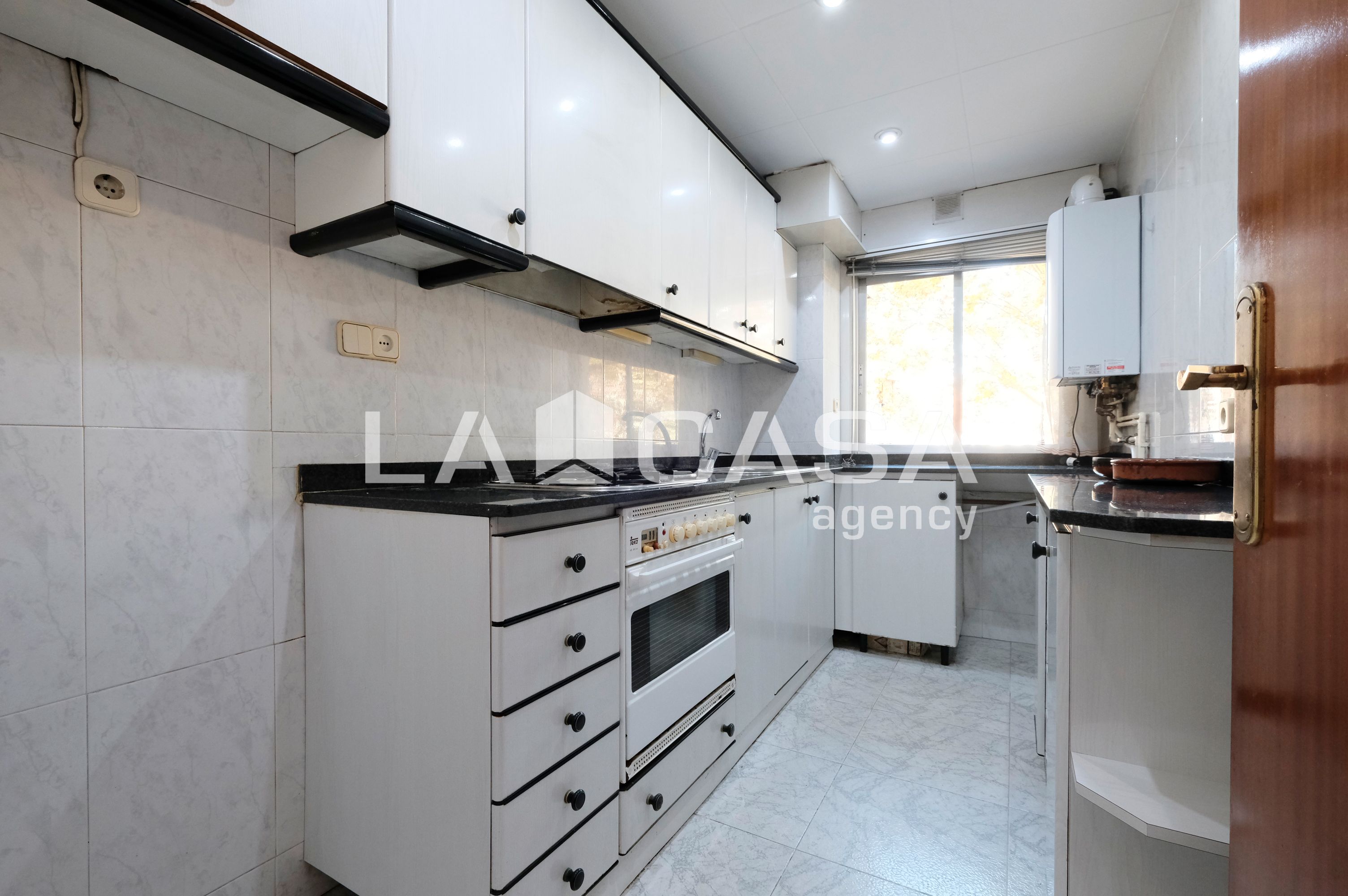 Kitchen of Flat for sale in  Barcelona Capital  with Heating