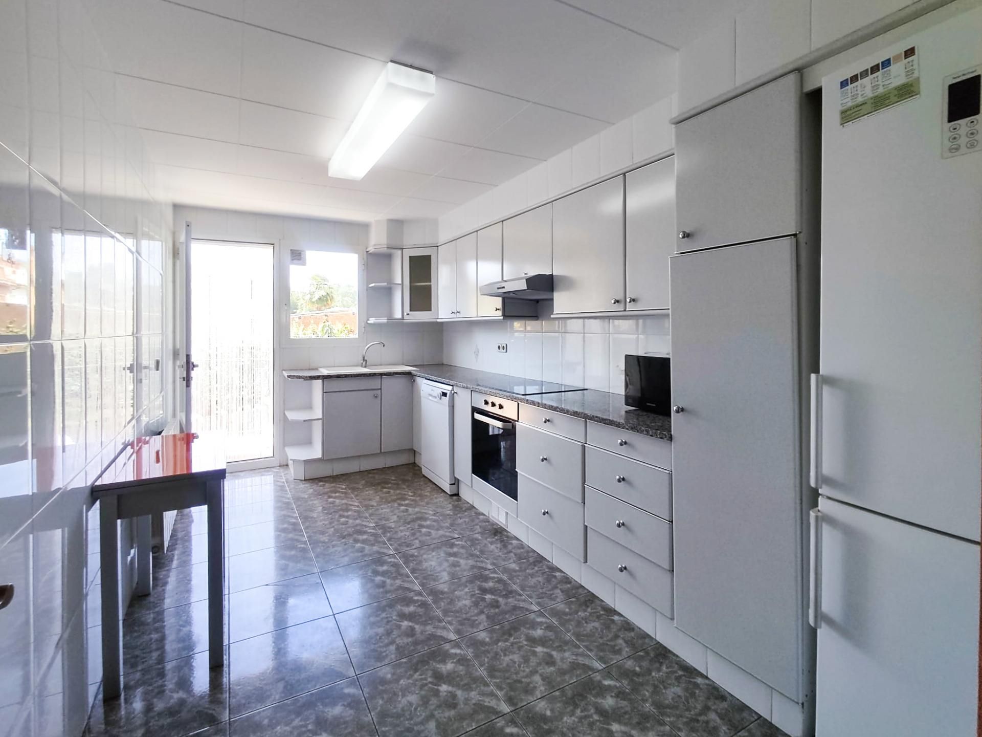 Single-family semi-detached for sale in Tona