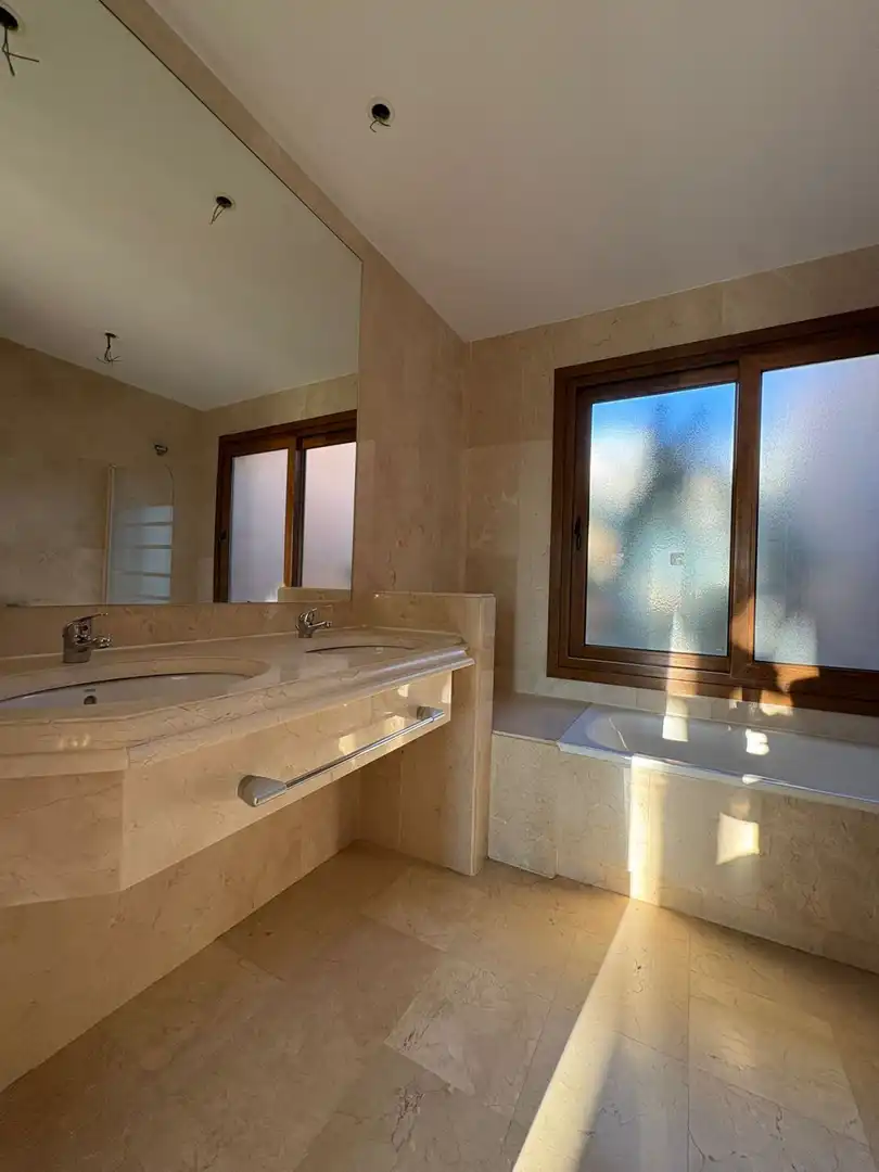 Bany de Casa o xalet en venda en Mijas amb Calefacció, Jardí privat i Terrassa