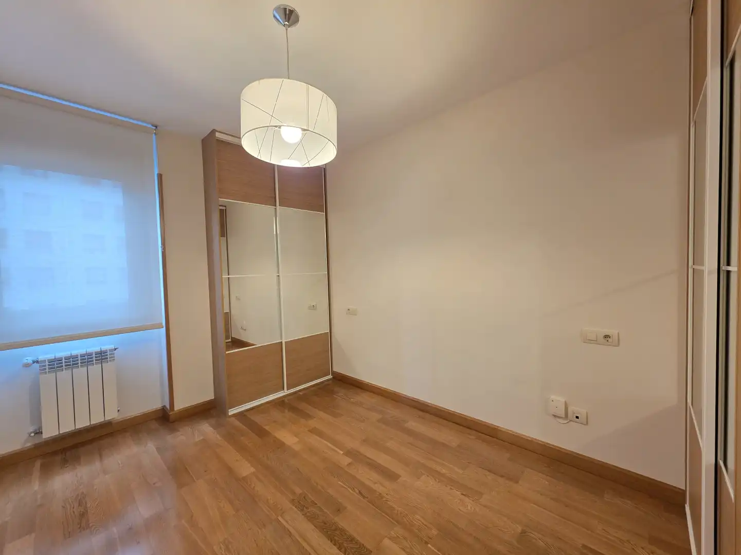 Dormitori de Pis de lloguer en Oviedo  amb Calefacció, Parquet i Traster