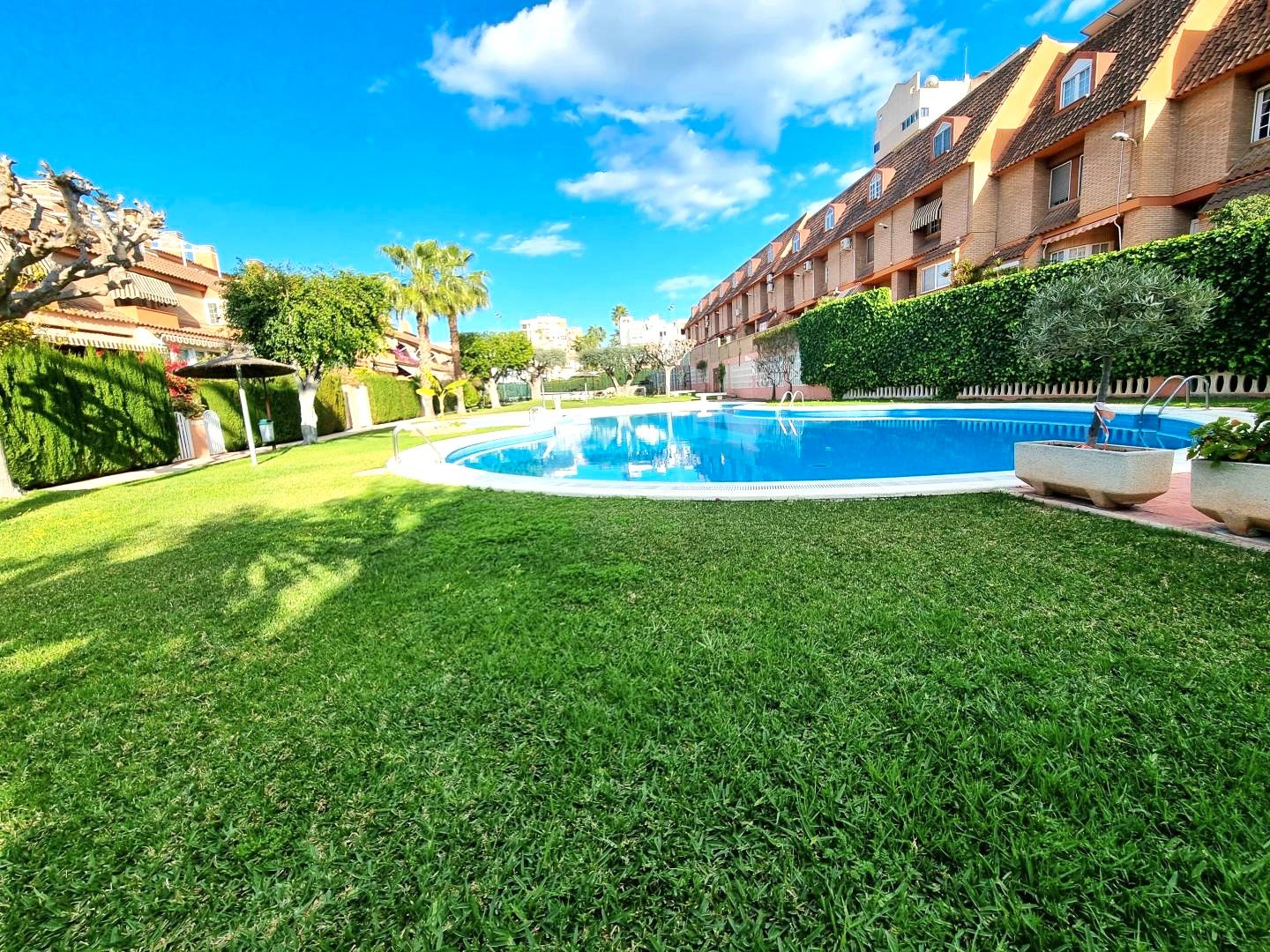 Jardín de Casa adosada en venta en Alicante / Alacant con Aire acondicionado, Calefacción y Parquet