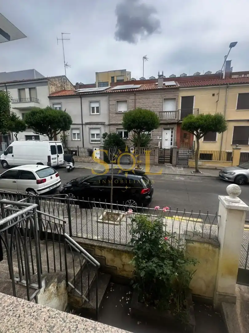 Vista exterior de Casa o xalet en venda en León Capital  amb Calefacció, Jardí privat i Terrassa