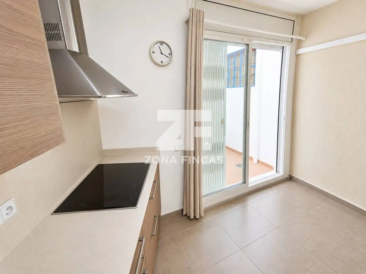 Küche von Wohnung zum Verkauf in Badalona mit Klimaanlage, Heizung und Terrasse