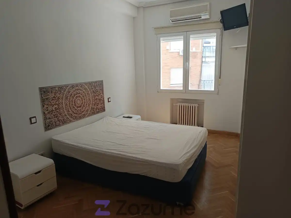 Bedroom of Flat for rent in Madrid  with Air Conditioner, Heating and Parquet flooring
