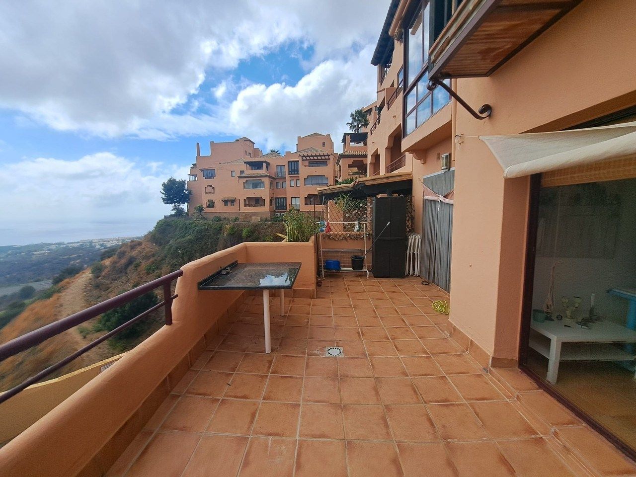 Flat to rent in CRISTOBAL COLON, Calahonda