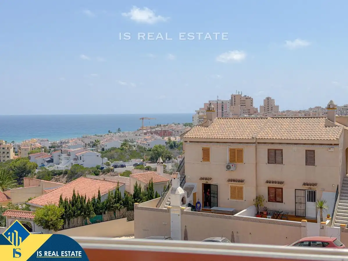 Vista exterior de Estudi en venda en Torrevieja amb Calefacció, Terrassa i Moblat