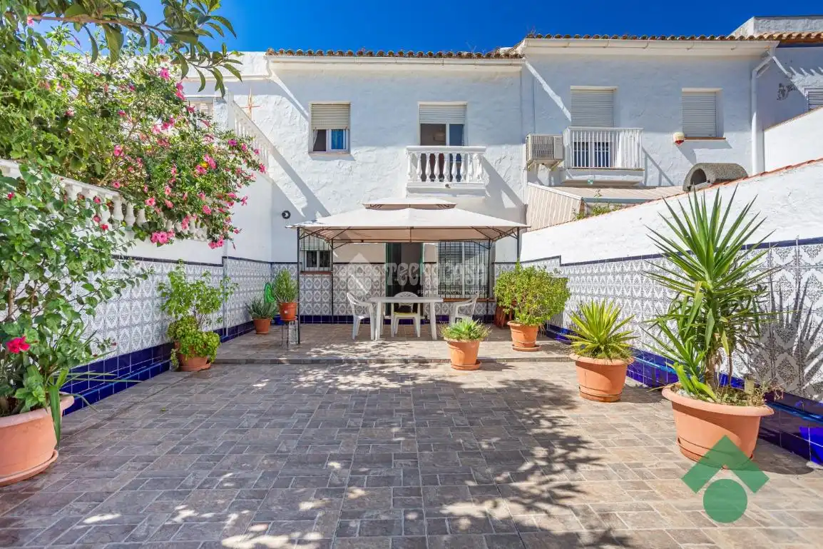 Garden of Detached homes for sale in Algeciras