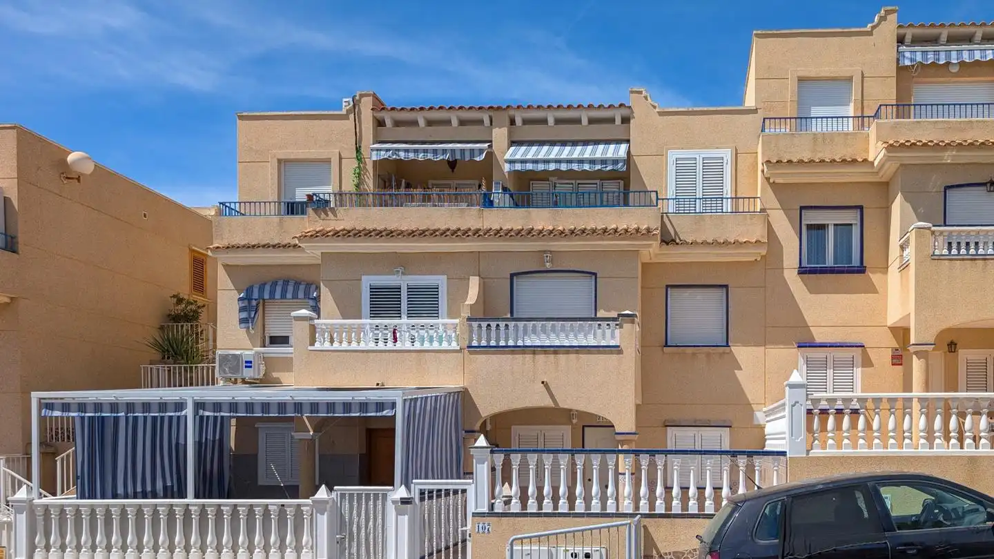 Vista exterior de Casa adosada en venta en Santa Pola con Terraza, Piscina y Amueblado
