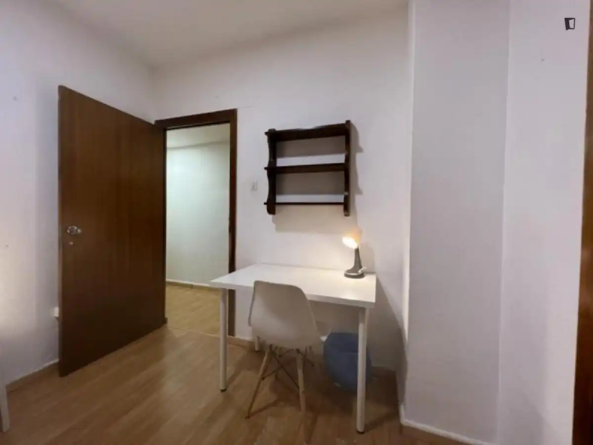 Habitación de Apartamento para compartir en Granada con Aire acondicionado, Calefacción y Amueblado