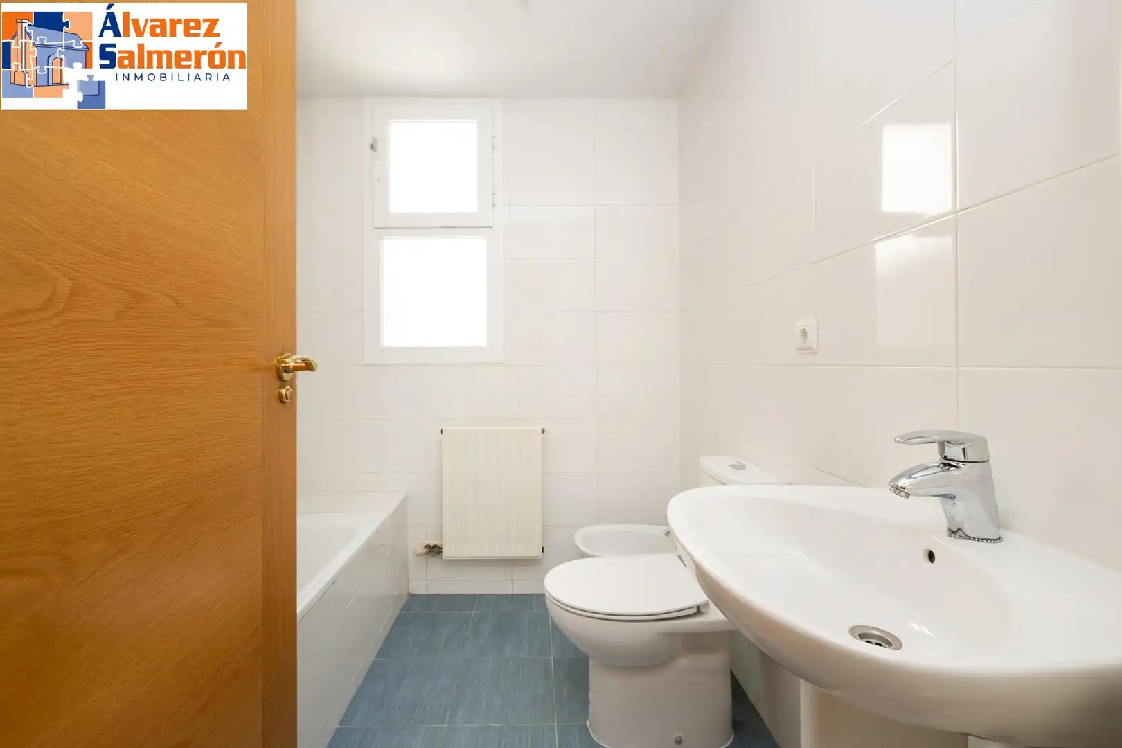 Bathroom of Flat for sale in Granada